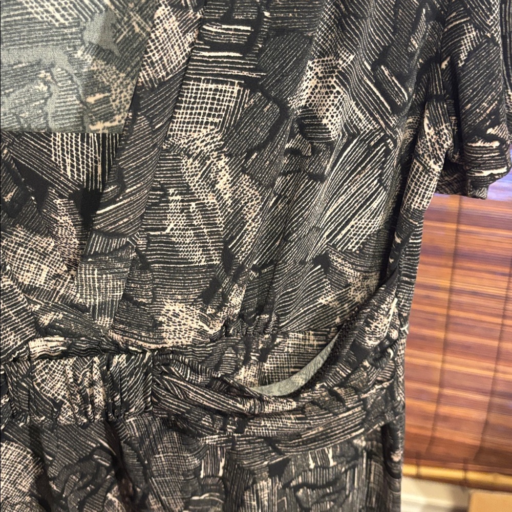 Banana Republic Black and Gray Midi Dress - Picture 4 of 4